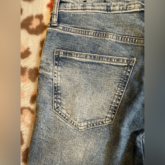 GAP Light Wash Denim Jeans - Picture 6 of 7